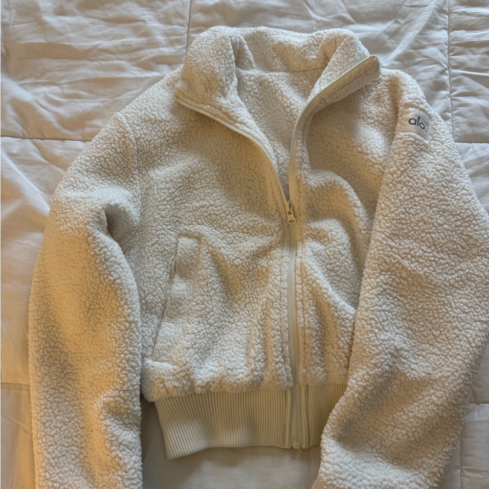 Alo Yoga Women’s Cropped Sherpa Jacket